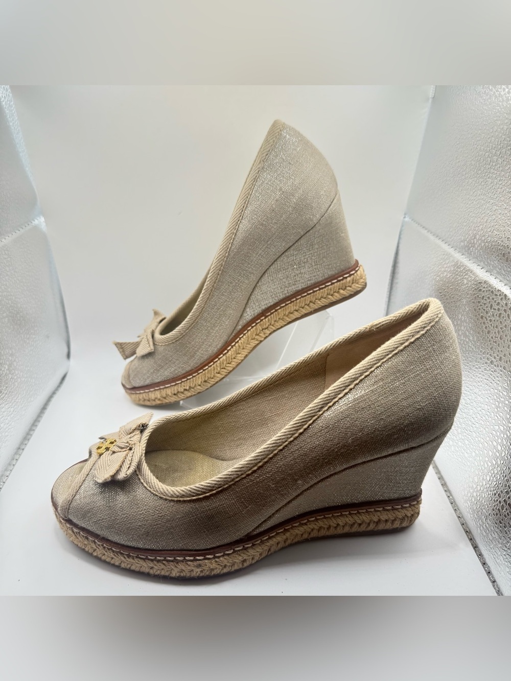 Tory Burch Tan Linen Wedge Espadrilles with Bow and Gold Logo - Picture 2 of 12